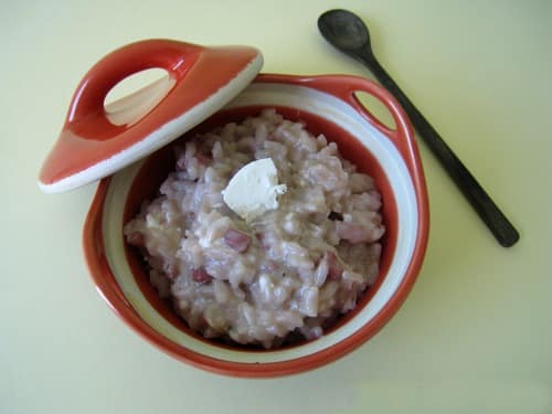 Risotto chèvre lardons au vin rouge