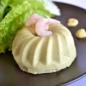 petites terrines d'avocat aux crevettes