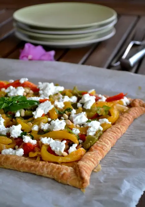 Tarte fine aux poivrons et au chèvre frais