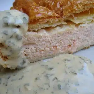 Tourte au saumon frais et sa petite sauce à l'oseille