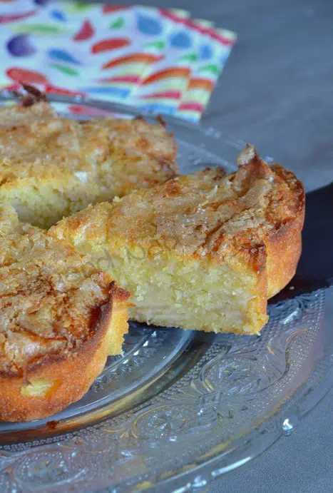 Gâteau aux pommes et yaourt et sa croûte craquante