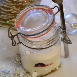 Petits bocaux crémeux à la cerise et au mascarpone