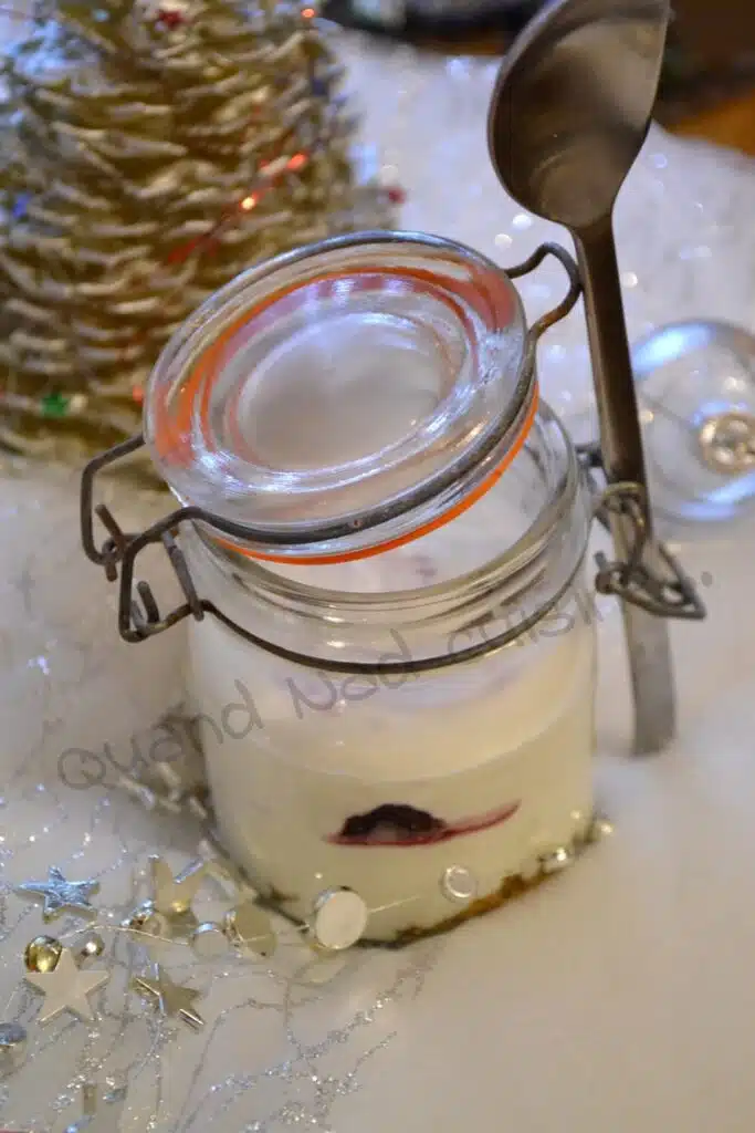 Petits bocaux crémeux à la cerise et au mascarpone