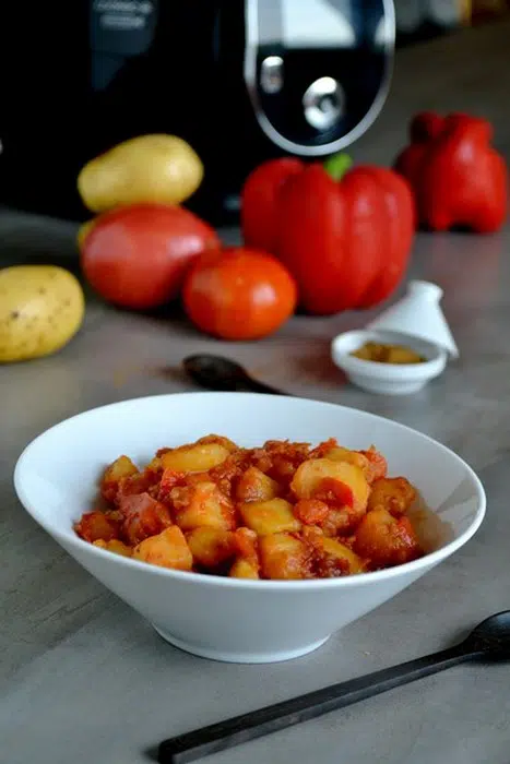 Pommes de terre aux poivrons rouges et à la tomate