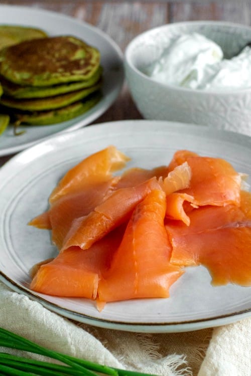 pancakes aux petits pois et à la truite fumée