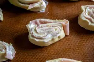 escargots briochés à la raclette