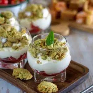 verrines apéro à la mousse de mozzarella et tomates