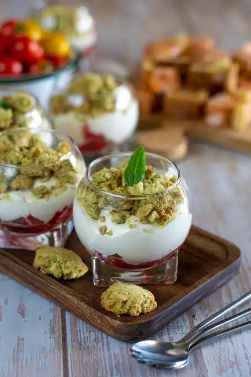 verrines apéro à la mousse de mozzarella et tomates
