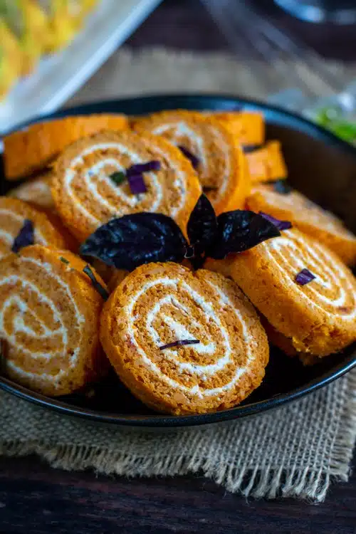 Roulé à la tomate et fromage ail et fines herbes