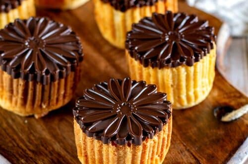 gâteaux moelleux en coque de chocolat